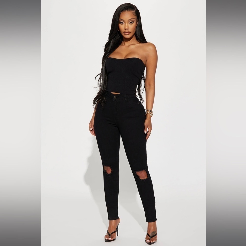 New Fashion nova black Distressed high rise jean